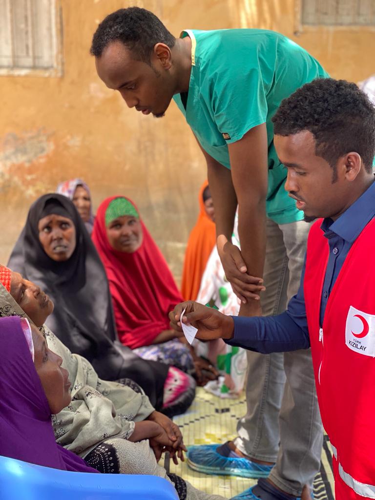 TC_MogadisuBE's tweet photo. In the framework of the Protocol signed between TURKSOM and Recep Tayyip Erdoğan Hospital on "Cataract Surgery Project", Turkish @RedCrescent and RTE Hospital conducted eye screenings to determine the patients who need cataract operation.
@tcsavunma
@saglikbakanligi https://t.co/HTdar6pb0u