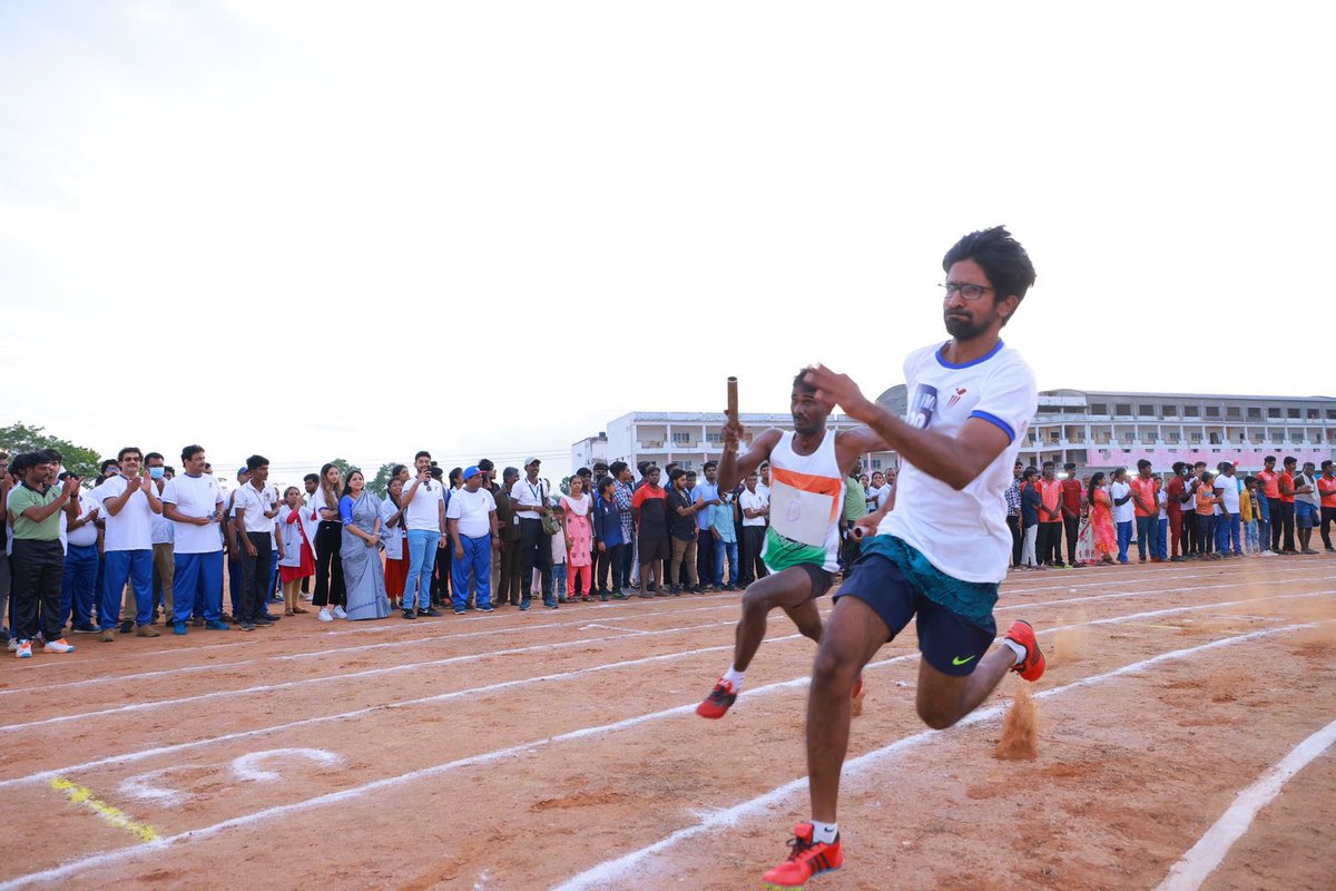 SALEMSHARAVANAN's tweet photo. Friendly matches were played for the launch. I’m sure competitive tournaments (inter-collegiate and inter-university) will be conducted in ‘Variyar Sporters’ in due course. #VMKVMC #VMRF #VinayakaMissions #KVSTAR https://t.co/j4QhT2UqZB