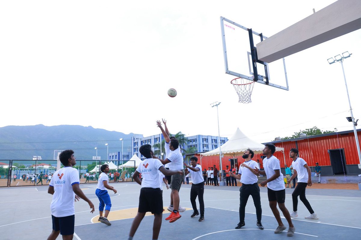 SALEMSHARAVANAN's tweet photo. Friendly matches were played for the launch. I’m sure competitive tournaments (inter-collegiate and inter-university) will be conducted in ‘Variyar Sporters’ in due course. #VMKVMC #VMRF #VinayakaMissions #KVSTAR https://t.co/j4QhT2UqZB