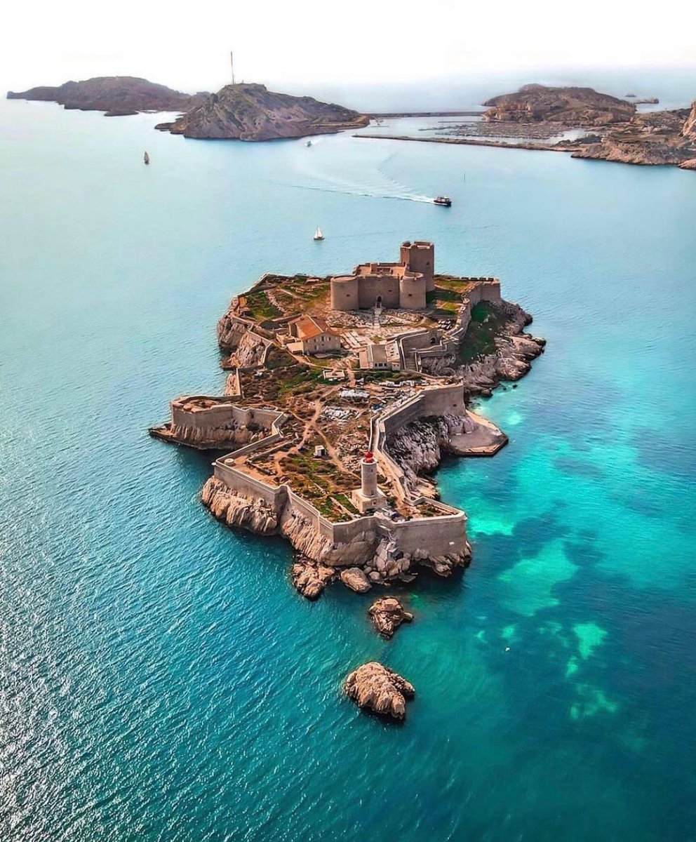 LMPositif's tweet photo. 🇫🇷 Le château d’If à Marseille, magnifique !
☀️ Très bonne journée à tous ! 🍀 💛

📸 World Walkerz https://t.co/NTFXSD7Mf4