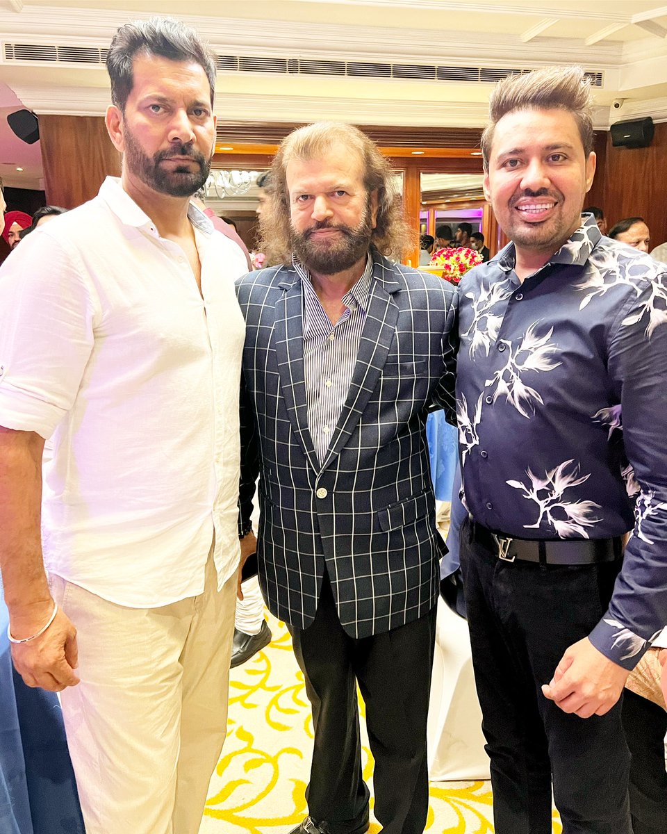 Legend Singer Member of Parliament Shree <a href="/hansrajhansHRH/">Hans Raj Hans</a> ji &amp; <a href="/JJassiOfficial/">Jassi</a> bhaji ⭐️