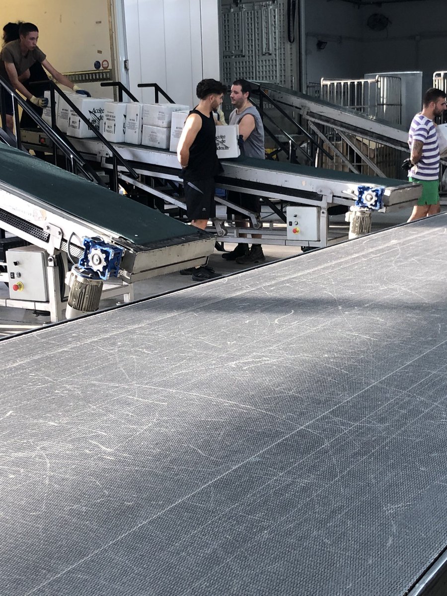 Permanece fuera de las cintas. No camines por rodillos, toboganes o rampas. Permanecer  fora das cintas. Não andes sobre rolos e rampas. #SafetyFirst #safety