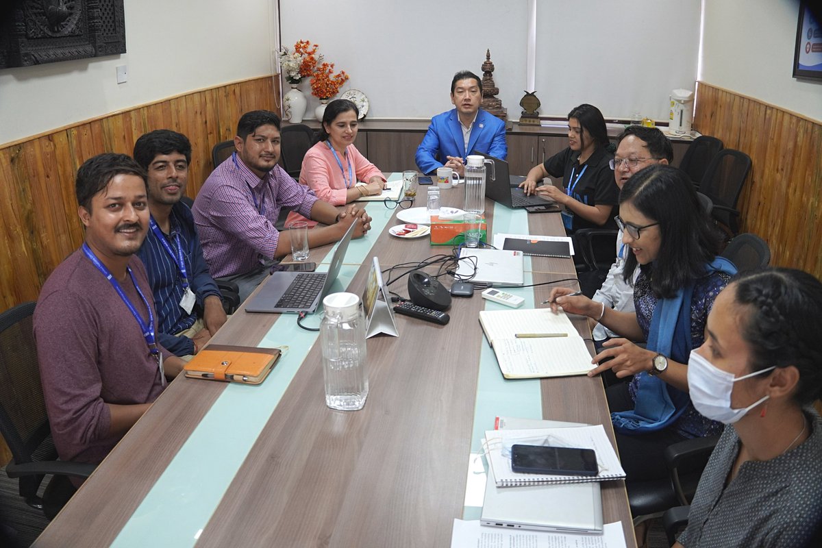 FAONepal's tweet photo. @FAOinNepal, FAOR @kenshimizu_fao praises #innovative youth from #Plantsat for their efforts in #digital notion of #AgriInsurTech making #agricultural insurance accessible for #smallholderfarmers and bringing diverse stakeholders under #digitalplatform.
#InternationalYouthDay2022 https://t.co/GqIggxr7QQ