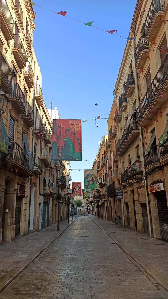 Ja tenim els carrers guarnits per celebrar la <a href="/festasantroctgn/">Festes Sant Roc Tarragona</a> 🎉🕺🍉💣Tots els detalls 👇
facebook.com/28865438798009…