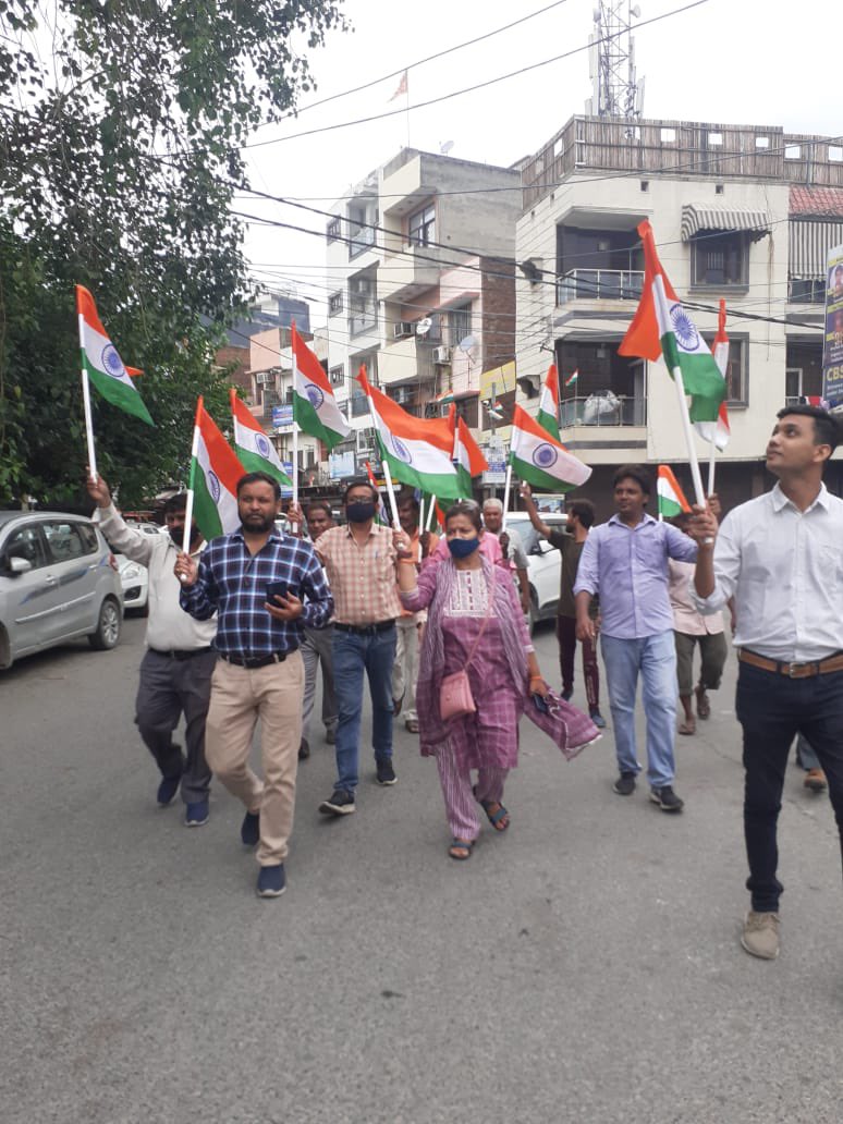 kbzdc's tweet photo. Tiranga yatra conducted in different wards of KBZ by Ward Inspecting Officer on the occasion of 75th Azadi ka Amrit Mahotsav (Har Ghar Tiranga) on 11.08.2022. #azadikaamritmahotsav2022 #HarGharTiranga #karolbaghzone @AshwaniKumar_92 @MCD_Delhi @GyaneshBharti1 @Shashanka_IAS https://t.co/N1yjRj2oA6