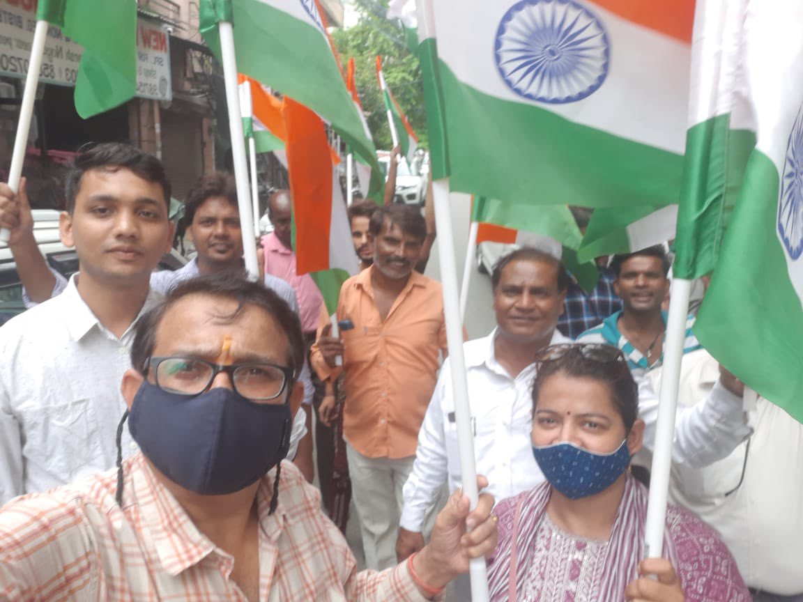 kbzdc's tweet photo. Tiranga yatra conducted in different wards of KBZ by Ward Inspecting Officer on the occasion of 75th Azadi ka Amrit Mahotsav (Har Ghar Tiranga) on 11.08.2022. #azadikaamritmahotsav2022 #HarGharTiranga #karolbaghzone @AshwaniKumar_92 @MCD_Delhi @GyaneshBharti1 @Shashanka_IAS https://t.co/N1yjRj2oA6