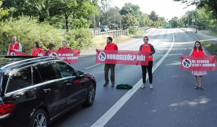 AufstandLastGen's tweet photo. Herzliche Einladung zu unseren Vorträgen vor Ort heute in

#Bayreuth: 18 Uhr im Plectrum, Moritzhöfen 29

#Bochum: 19 Uhr im Bahnhof Langendreer, Wallbaumweg 108

Wir freuen uns schon dich kennenzulernen 💚

2/2 https://t.co/92IxohPzyJ