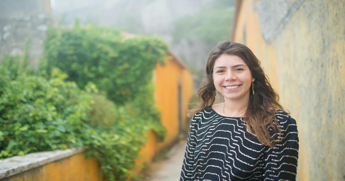 Denise (28) kwam in een diepe crisis terecht. Steeds heftigere nachtmerries over het misbruik door haar vader. Ze raakte suïcidaal. Intensieve trauma behandeling was het begin van herstel. Ze vond het doodeng, maar zette door. Nu kan ze weer genieten. anteszorg.nl/over-antes/nie…