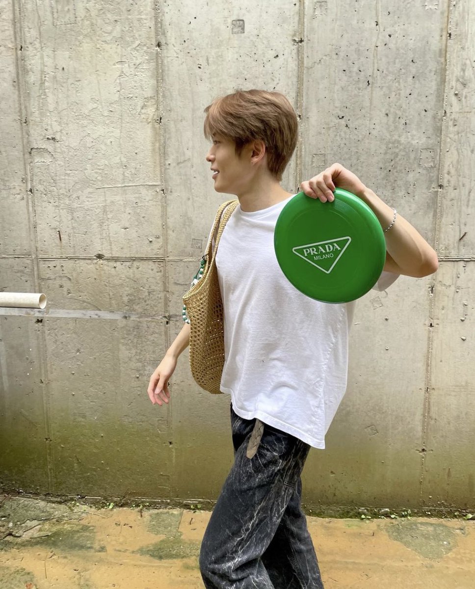 jhyunfolder's tweet photo. prada’s ambassador jeong jaehyun just posted https://t.co/X0dwD5GbTr
