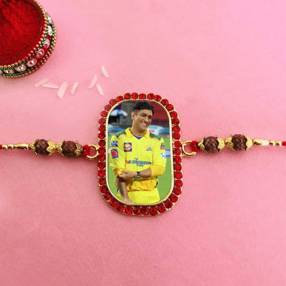 wbmsdian07's tweet photo. Happy Raksha Bandhan 💞💐🎁

#MSDhoni #ChennaiSuperKings https://t.co/T3LeFh4eW8