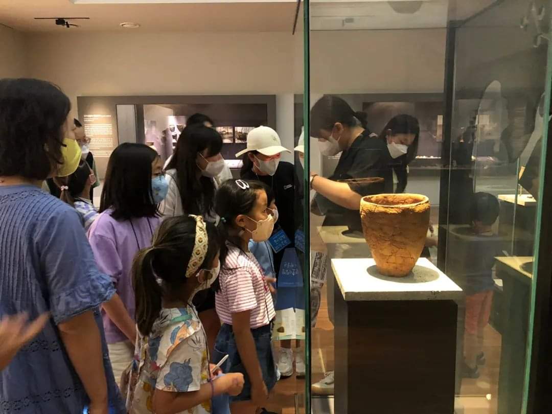 jejumuseum's tweet image. _
박물관에서 신나는 여름방학을 즐기고 있는 친구들입니다😃

어린이 동반 가족 대상 프로그램 &amp;lt;호시탐탐 박물관&amp;gt;이 진행되었습니다.

#국립제주박물관 #박물관교육 #여름방학프로그램 #호시탐탐박물관
