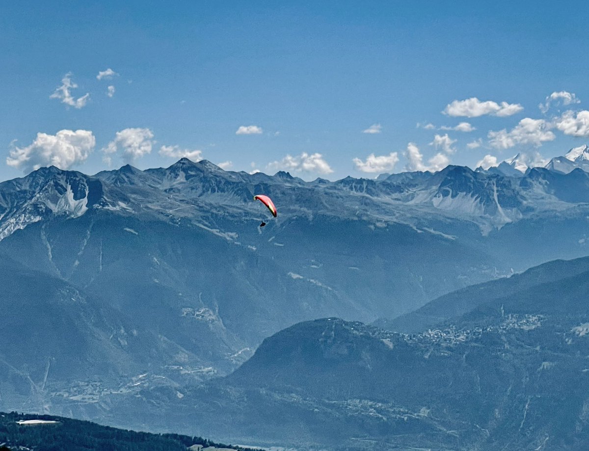 SwissAmbWB's tweet photo. #TourDesAlpages - 17km - 570m vertical drop - Anzรจre, Switzerland
A beautiful run along mountain pastures, with a breathtaking view of the #Valais peaks.
๐จ๐ญ#APlusForPeace
#RunningForPeace #PRunners @anzeretweet @valaiswallis @nyrr @nycmarathon https://t.co/FJpWXMAHYO