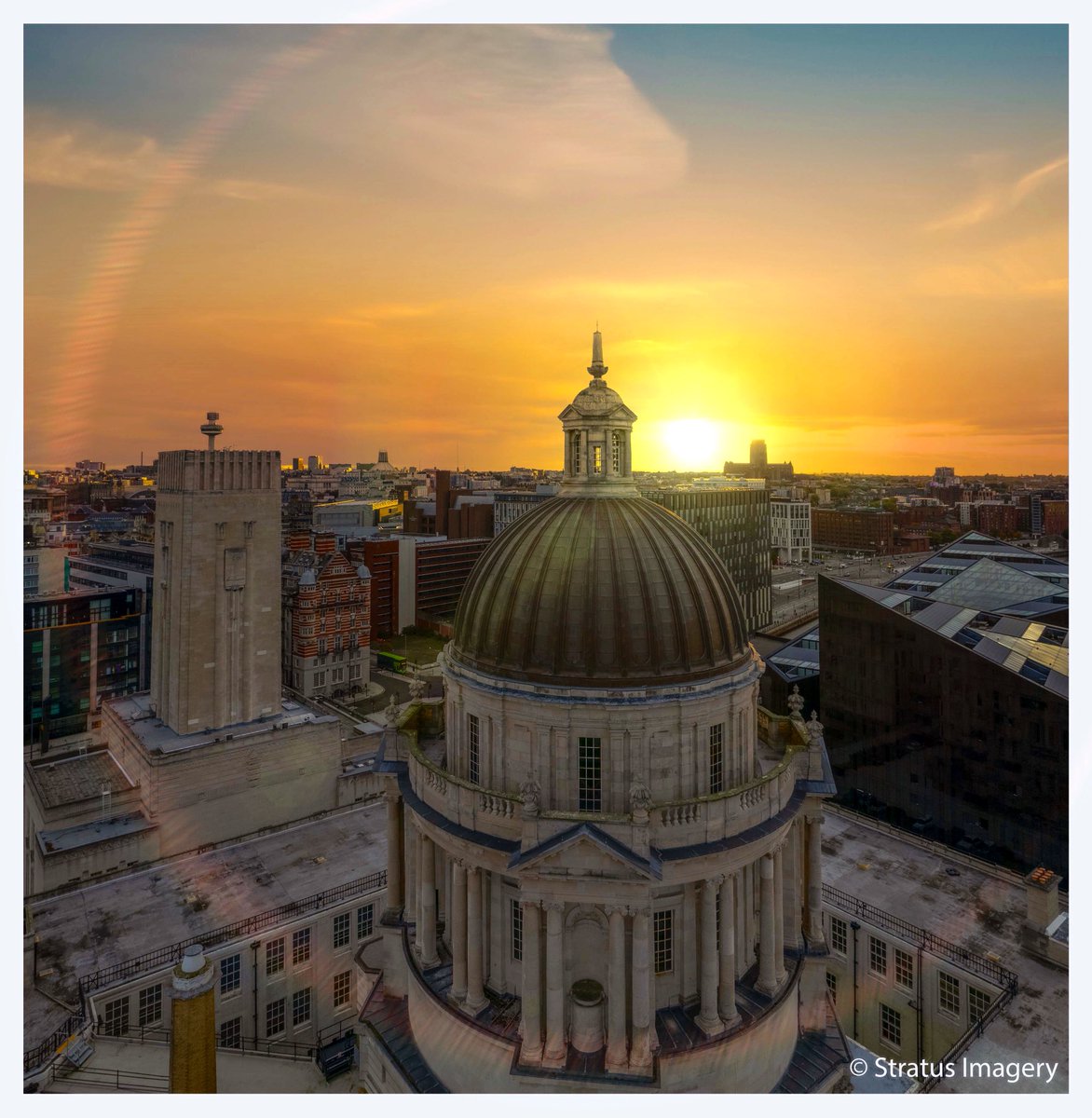 🌅 @stjohnsbeacon @realrobinjmac65 @LpoolCityRegion @ThePhotoHour @thedustyteapot @phil_oates @LivCathedral @Waite99D #liverpool #liverpoolsunrise