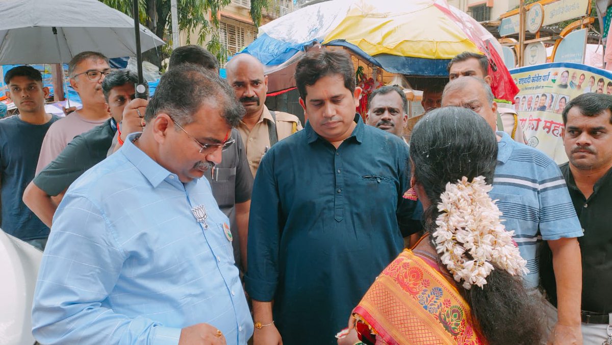 meSarveshSawant's tweet photo. नारळी पौर्णिमा निमित्तआपणास मंगलमय शुभेच्छा!!!
अखिल कोकण विकास महासंघ सालाबादआयॊजीत कार्यक्रमाला आमंत्रित केले ह्याबद्दल हार्दिक आभार 
कार्यक्रमाला आपले सर्वांचे लाडके नेते कॅबिनेट मंत्री मा श्री रवींद्र चव्हाण साहेब 
यांनी देखील उपस्तीथी दिली त्याबद्लआभार!!!@DombivlikarRavi https://t.co/NsYe3A3EIg