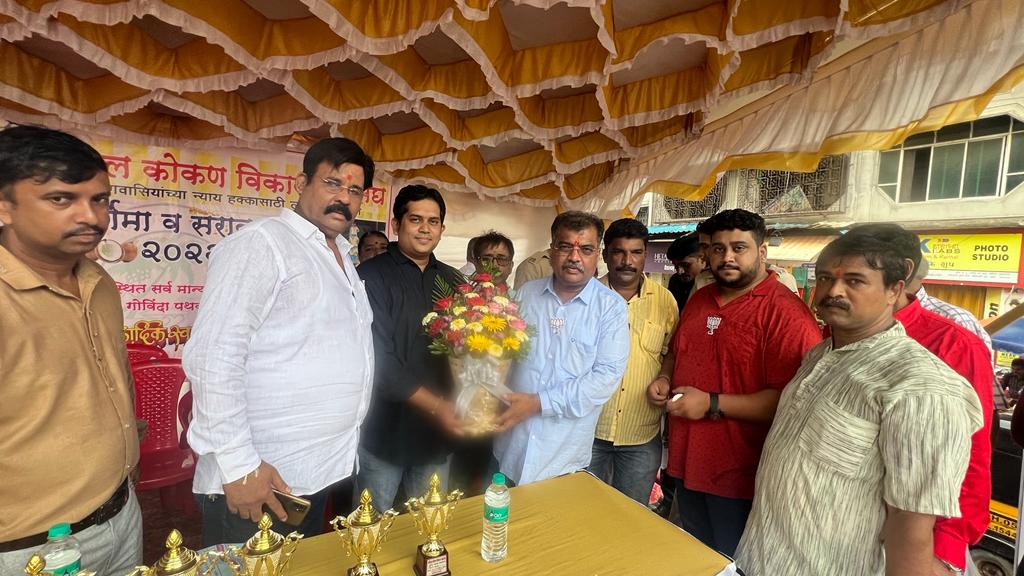 meSarveshSawant's tweet photo. नारळी पौर्णिमा निमित्तआपणास मंगलमय शुभेच्छा!!!
अखिल कोकण विकास महासंघ सालाबादआयॊजीत कार्यक्रमाला आमंत्रित केले ह्याबद्दल हार्दिक आभार 
कार्यक्रमाला आपले सर्वांचे लाडके नेते कॅबिनेट मंत्री मा श्री रवींद्र चव्हाण साहेब 
यांनी देखील उपस्तीथी दिली त्याबद्लआभार!!!@DombivlikarRavi https://t.co/NsYe3A3EIg
