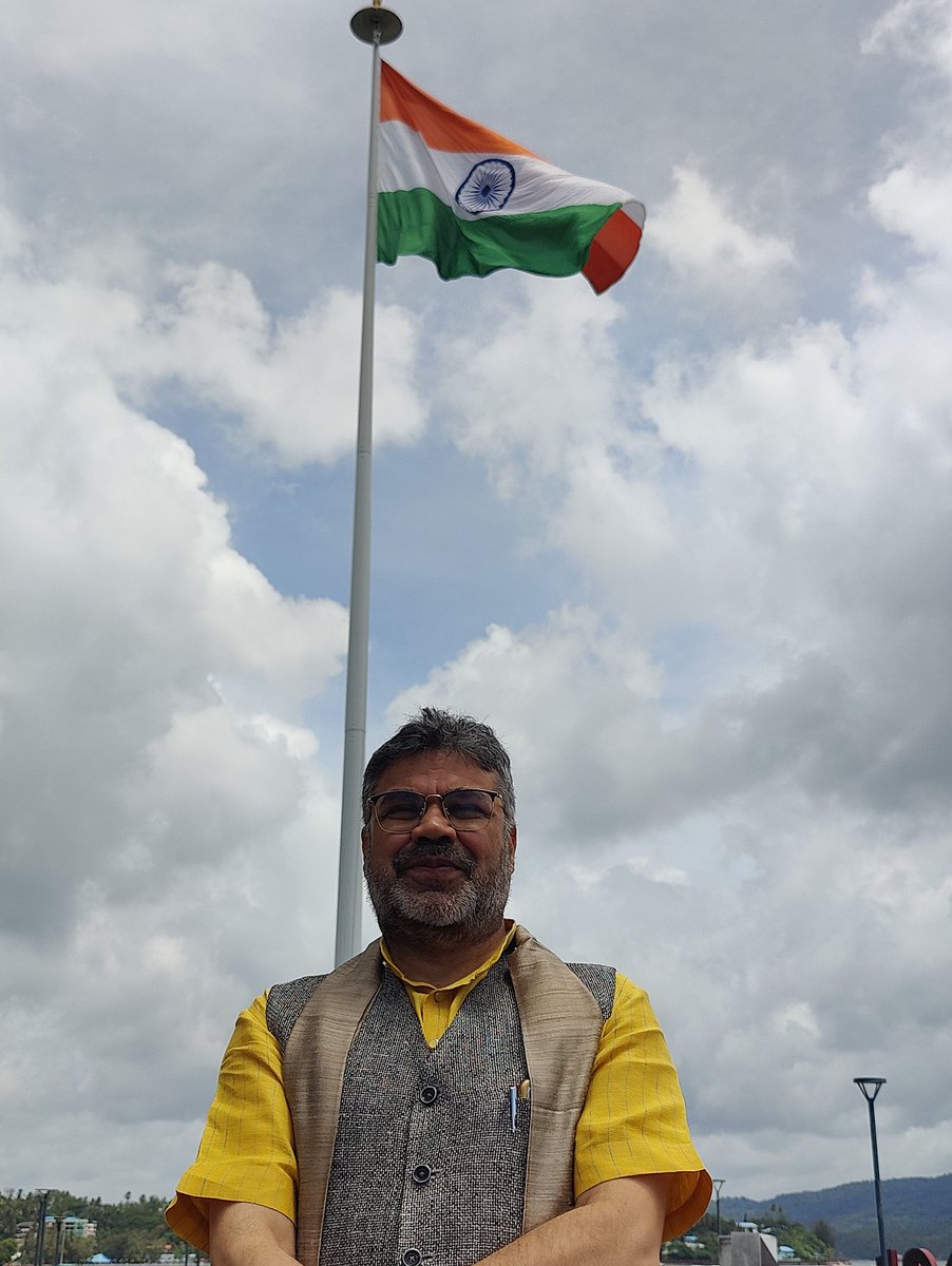 DrRajaneesh's tweet photo. विजयी विश्व तिरंगा प्यारा घर घर यह लहराए। जन जन हर्षित हर मन पुलकित जय जय भारत गाए।। https://t.co/QMLrPtD5RC