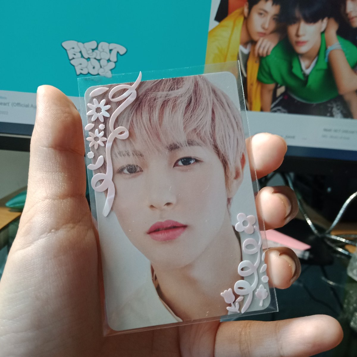 bywjhui's tweet photo. ꒰ #loverjaymails ꒱
hello again @junniebleum! the deco stickers are so nice!! finally, i have deco stickers na hehe 🤩, look at my daisyjun pc 😍 so pretty hehe!!!
#bleummail https://t.co/I34MIo32at