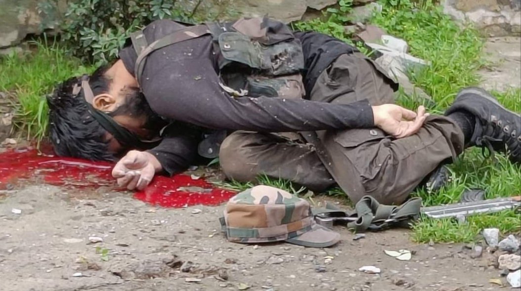LalChowkJournal's tweet photo. While five army personnel were injured in the encounter, three succumbed to the injuries. The Army has confirmed that three jawans were killed in the encounter and the search operation is underway. https://t.co/aHOpiYIifv