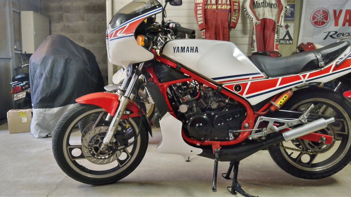 アンダーカウルフィッティング。
(今はそれをやる時じゃない。SDRのインナーリアフェンダー探してた。)
チャンバー分ちょい削りで行けそう。その為のFRPレプリカアンダーです。安いよ。
お問い合わせはエアプランツさんへ。今なら即納!(*'▽`) 