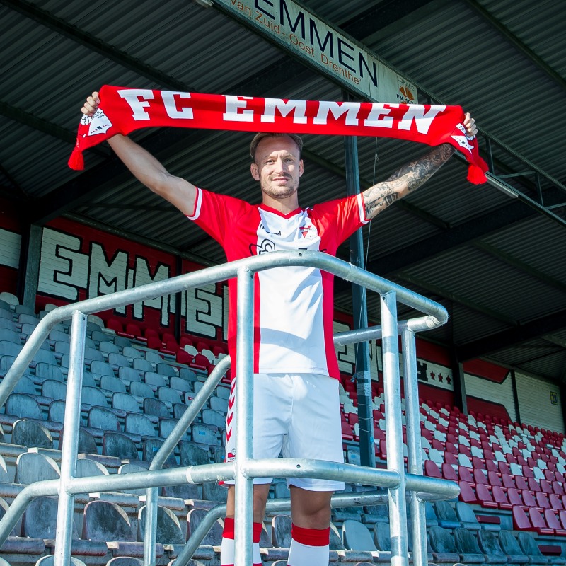 FC_Emmen's tweet photo. 𝐌𝐀𝐑𝐊 𝗗𝗜𝗘𝗠𝗘𝗥𝗦 💥
Welkom in Drenthe!

#HIERKOMIKWEG