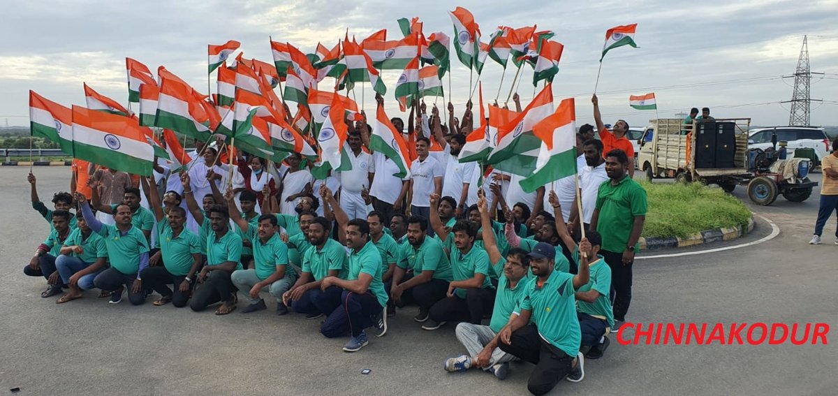 siddipetcp's tweet photo. #FreedomIsTheEssenceOfBeingTogether,
#SwathanthraBharathaVajrothsavalu 700+ police have participated in the event making it a grand success and dedicating themselves in #ServiceOfNation.
#SiddipetCommissioneratePolice #SiddipetPolice
2/2 https://t.co/C6SfkxL1TA