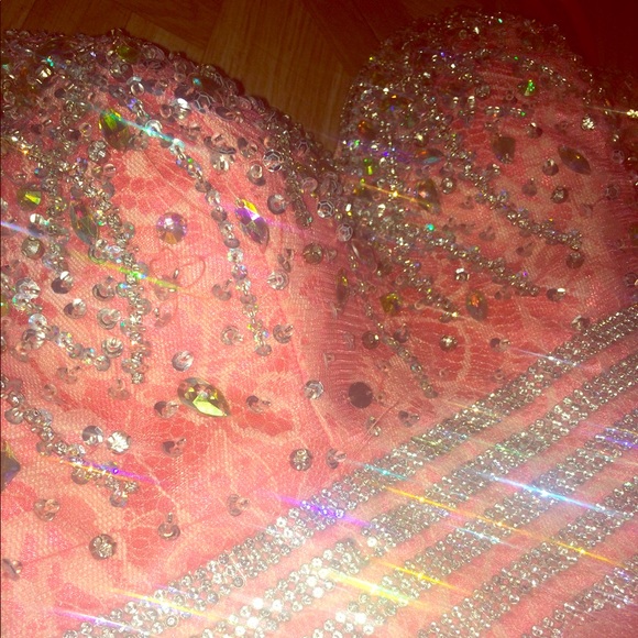 voodoothatyoudo's tweet photo. So good I had to share! Check out all the items I'm loving on @Poshmarkapp #poshmark #fashion #style #shopmycloset #raedunn #christianlouboutin #aspeed: https://t.co/s3tvvbCeD8 https://t.co/qrymkeIEMQ