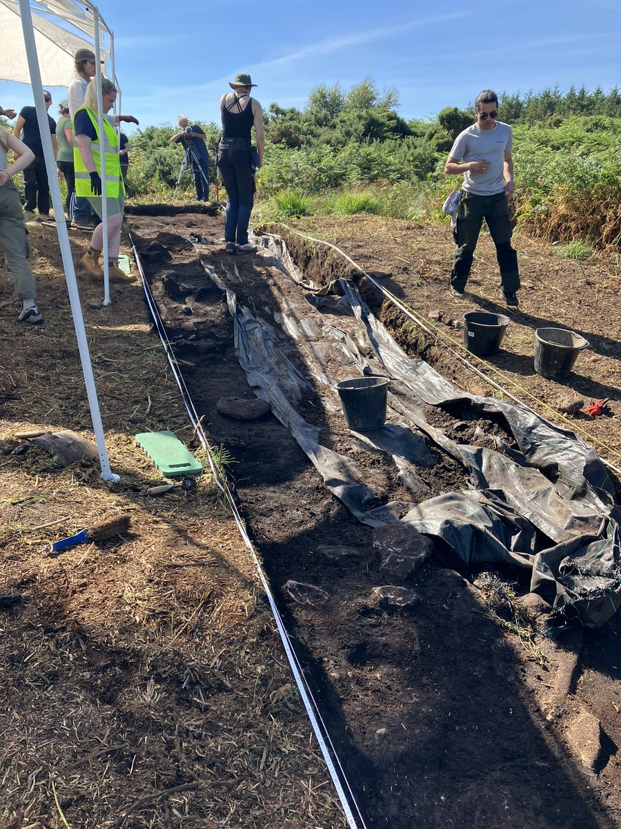 urbanprehisto's tweet photo. At #drumadoon #cursus we’ve got back down to the 2021 trial trench. It’s a big complex bank! @UofGArchaeo @ArchScot #ScotlandDigs2022 https://t.co/uSOB6ToBRr
