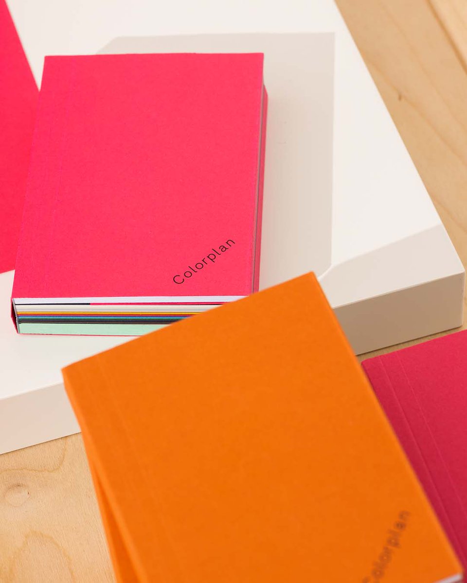 GFSmithpapers's tweet image. 📸 Behind the scenes of the @colorplanpapers #ColorplanMini No. 3 shoot with Handover.