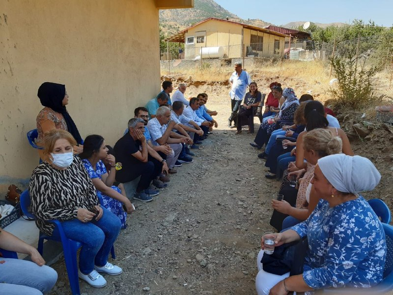 Aktivîstên me yên Amedê, Emîne Îpek a ku ev 30 sal  bûn di zindanê de bû, vê hefteya borî ji zindana Gebzeyê hatbû tahliye kirin, ziyaret kirin.

Her Bijî Têkoşîna Jinan!
Jin Jiyan Azadî!