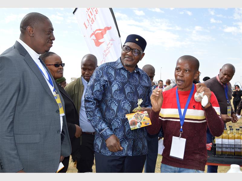 KasiEconomy's tweet photo. Gauteng Premier @David_Makhura announced that R100 million has been set aside to fund businesses in the townships.

The fund will assist to transform spaza shops into convenience retail stores based in the townships. https://t.co/HSp37jHJMy