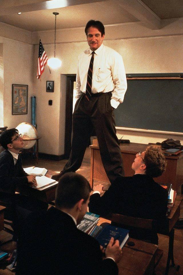 AyCarmela62's tweet image. Tal día como hoy del año 2014 nos dejaba Robin Williams: ¡gracias por hacernos sonreír! Te echamos de menos...¡Oh capitán, mi capitán!
"Solía pensar que la peor cosa en la vida era terminar solo. No lo es. Lo peor de la vida es terminar con alguien que te hace sentir solo".