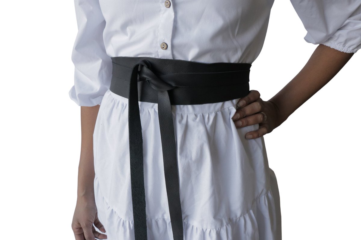 tanleathergoods's tweet photo. Fashion is a journey. Belt it up. 

Introducing the wrap belt! Elevate your look with this simple yet classy accessory. This leather belt will put a spin on any outfit.

Product features:
•Bovine vintage black leather
•One size fits all
•235cm in length

#tanleathergoods https://t.co/Fwg0muUAVk
