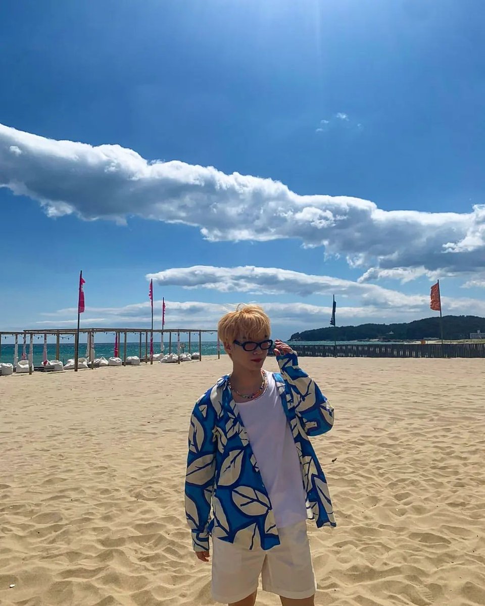 omgxupdates's tweet photo. #HANGYEOM #한겸 220811 instagram update

⛱️ 

#OMEGA_X #오메가엑스 https://t.co/TDlhgZLMH9