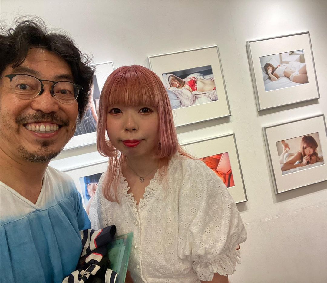 artist0336's tweet photo. 以前共演した幡乃美帆さんのデザインフェスタギャラリーへ絵画出品ということで観てきました。
同じ建物内ギャラリーでノナカモエリさんとつながった。さらに隣ではmugichaさんモデルの「むぎちゃ展」という写真展。
久しぶりの原宿、世界も広がりました。
#幡乃美帆
#ノナカモエリ
#mugicha https://t.co/I1QHk9BZGJ