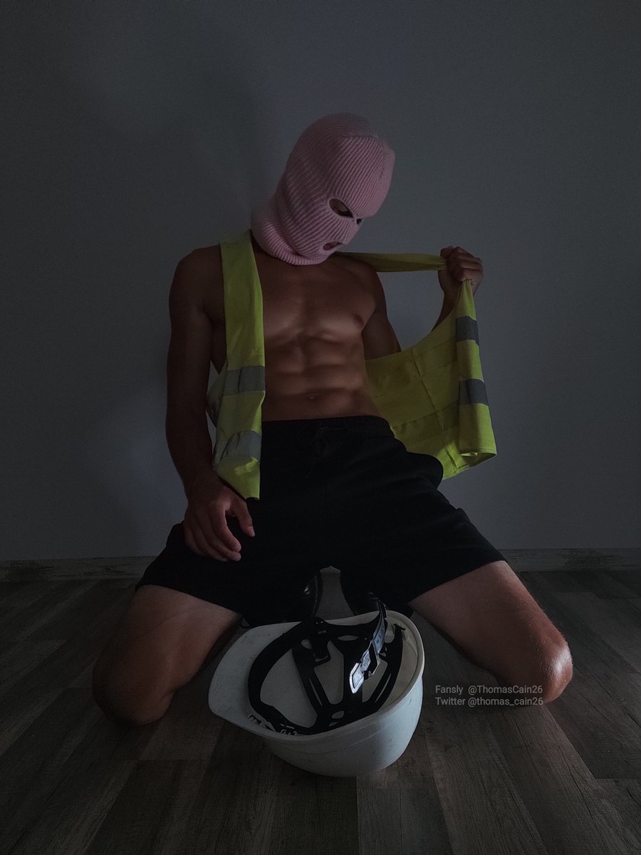 thomascain_XXL's tweet photo. Пока на работе перерыв, предлагаю коротенькую игру: 5🔁+10♥️ и я приподниму штанину выше😏

While I'm on a break at work, I suggest a short game: 5🔁+10♥️ and I'll lift my pant leg higher😏
#нюдсочетверг https://t.co/YNv8W8dVgb