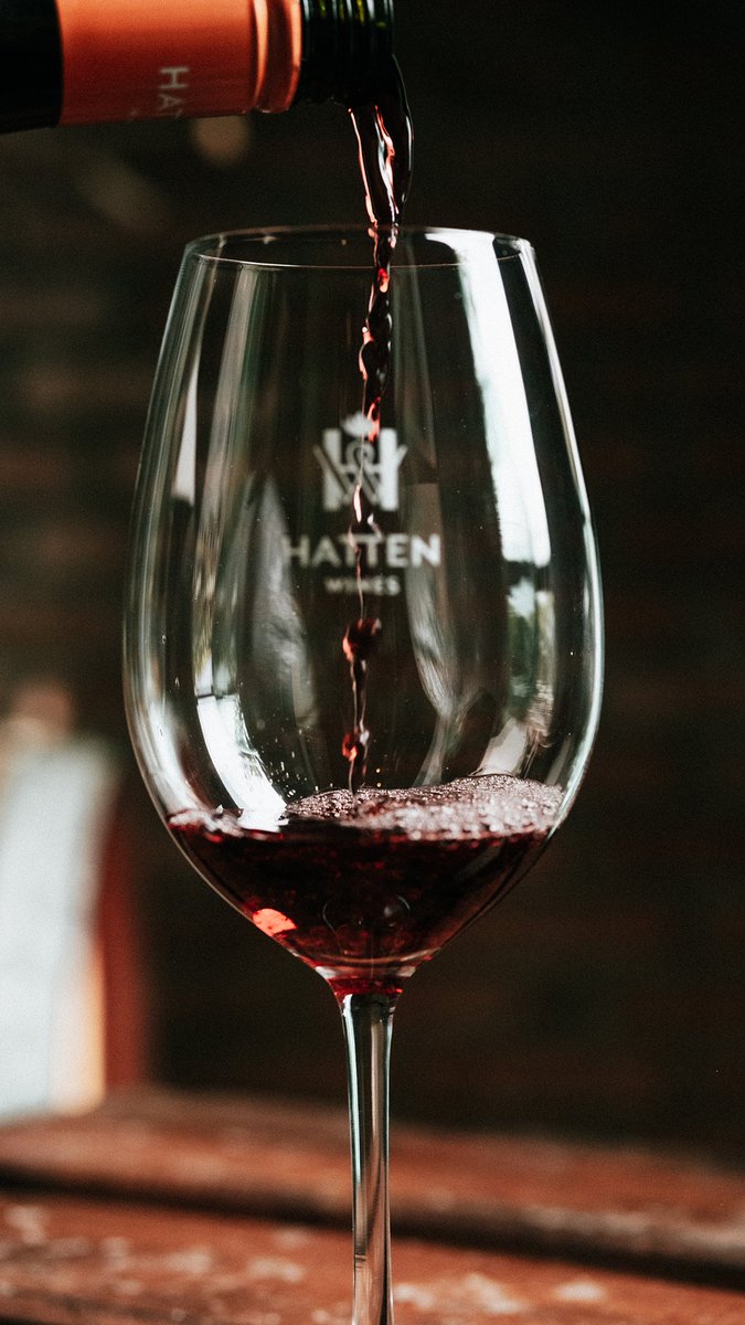 Siang siang, meneguk Aga Red adalah keniscayaan. 

Gimana?