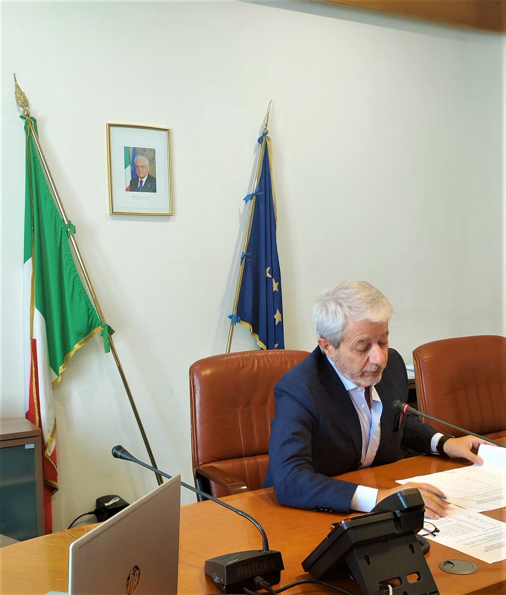 aran_agenzia tweet picture