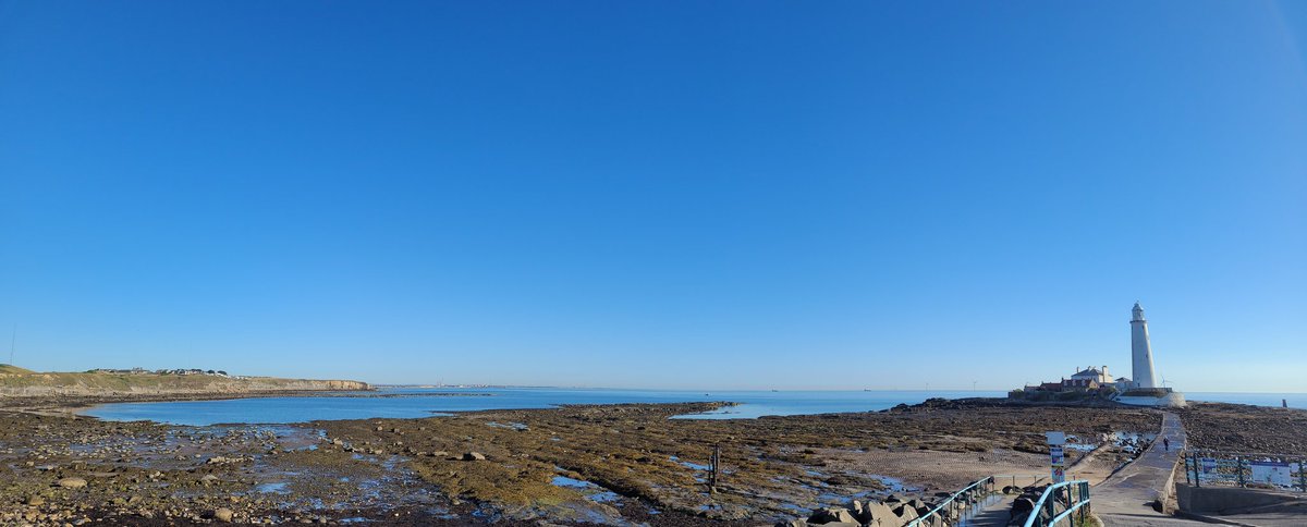 Warm start 
@TWhitleyBay1 
@ourwhitleybay 
@VisitNland 
@NTCouncilTeam 
#lighthouse
#stmarysisland
#whitleybay