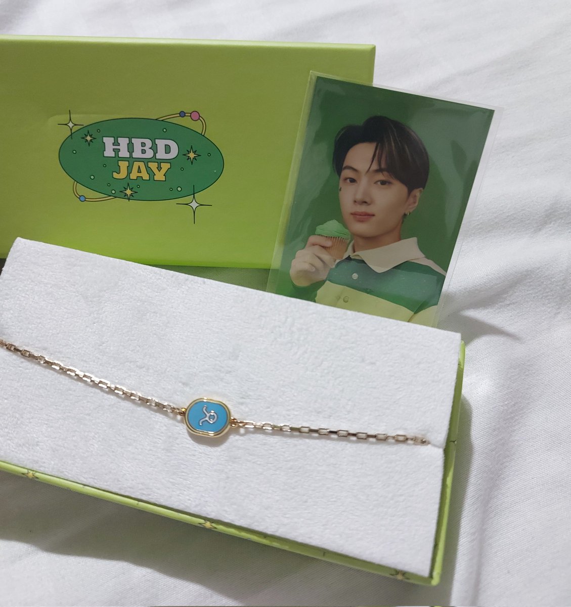 seonwoo_5's tweet photo. Thank you @sieon_park for the secured packaging and for being such an accommodating seller for this gift #HAKIBAPROOFS https://t.co/dWqFCd0BTz