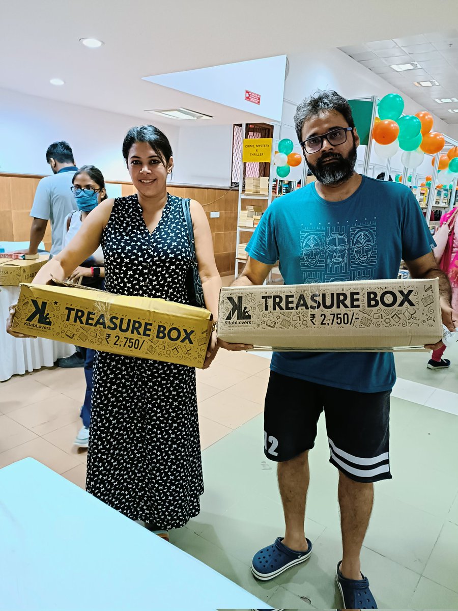 nandita_kodesia's tweet photo. "Buy a carton and fill as many books as you can"
A book fair worth visiting!
#kitablovers #loveforreading #collectibles #books #bookworms #treasurebox https://t.co/bXLPUPUmaO