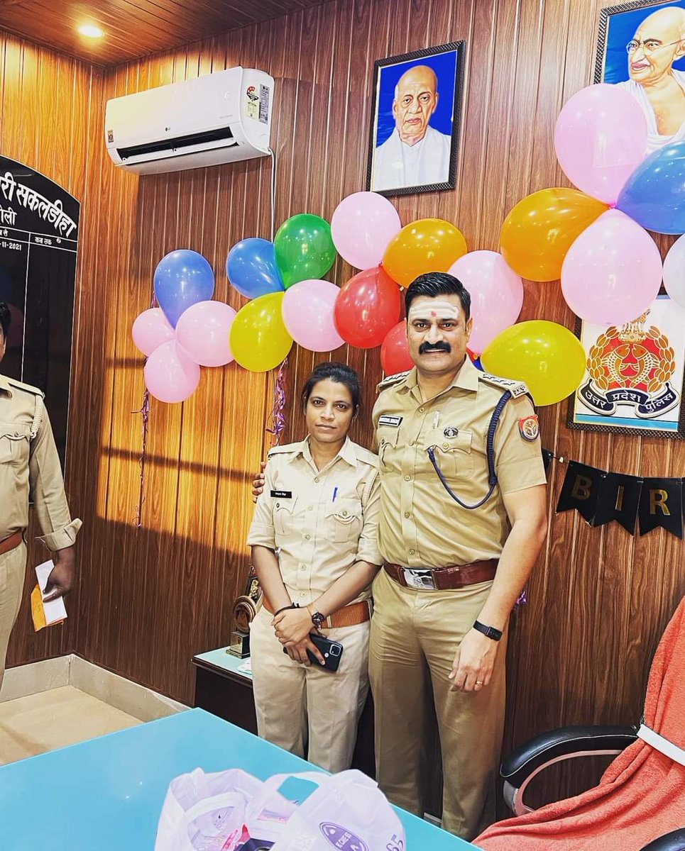 MohdAliJourno's tweet image. क्या थाने में तिलक लगाकर डयूटी दे सकते हैं?