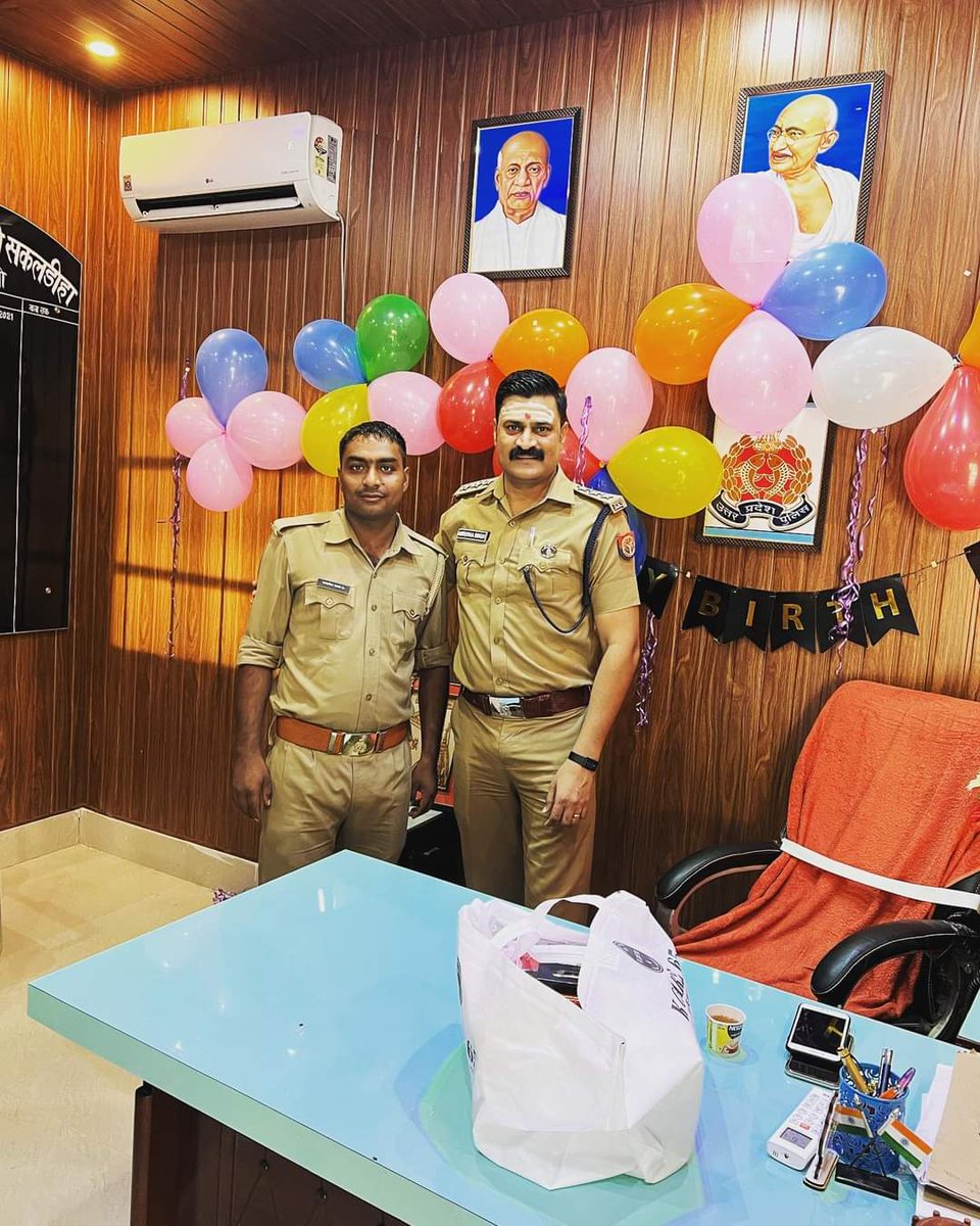 MohdAliJourno's tweet image. क्या थाने में तिलक लगाकर डयूटी दे सकते हैं?