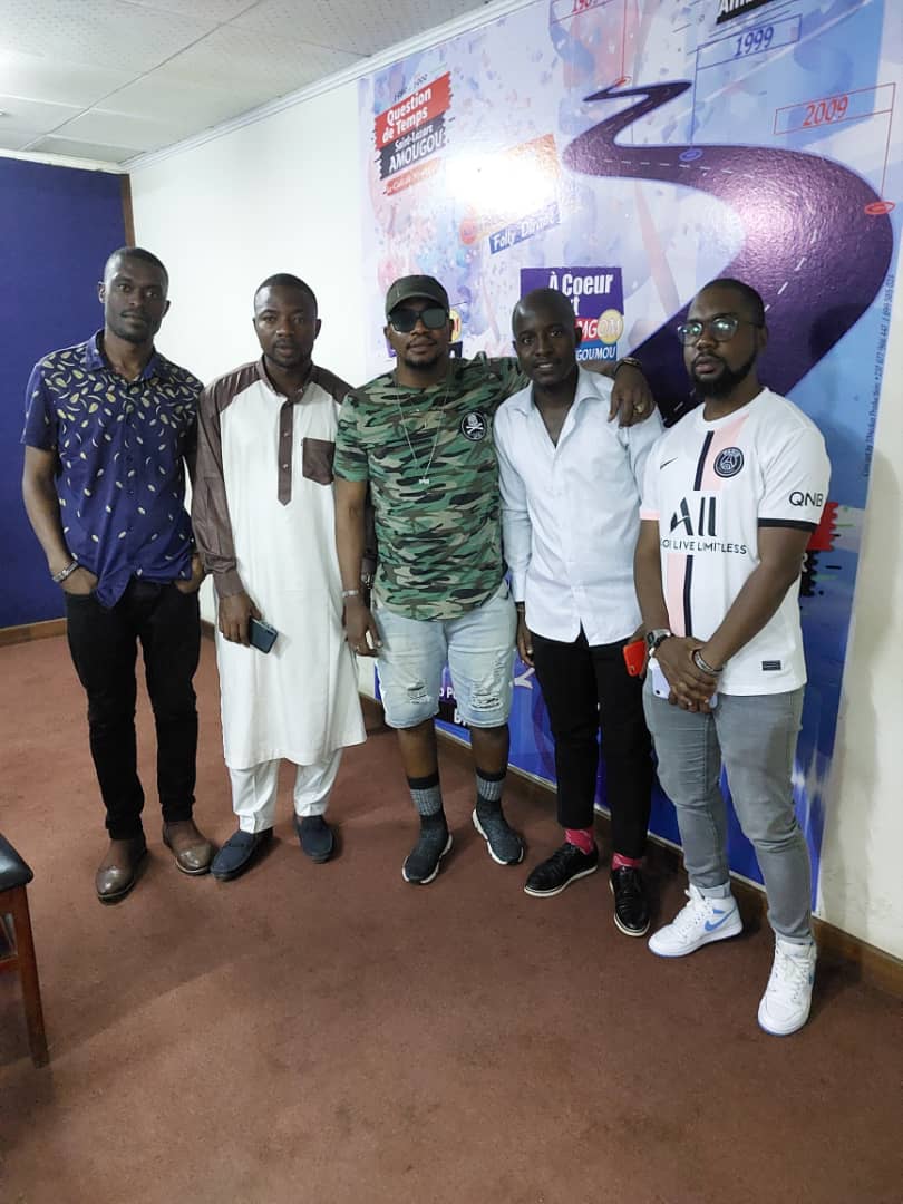 PeterWa32145337's tweet photo. Bonjour la famille c'est avec un honneur qu'on ma reçu  à la Fm94 pour parler de mon new projet (Dis moi) 👉  https://t.co/vLa4uOgGNu   merci a tout la Team de la fm94 et merci a tous les auditeurs qui m'ont suivi et mes walkeriens surtout continue le partage https://t.co/yBXSJQujj9