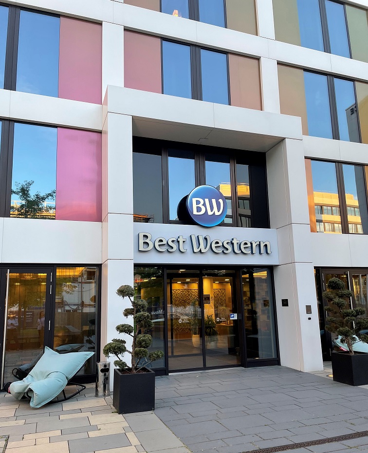 Best Western Hotels &amp; Resorts sind auch in diesem Jahr wieder Marken-Champions 🏆 und unter den Top-3-Marken in der Branche Hotels – Mittelklasse. 🏨 Das ergab das große Ranking „Marken-Champions 2022“ von ServiceValue in Kooperation mit <a href="/welt/">WELT</a>. Mehr hier: bestwestern.de/pressemeldung_…