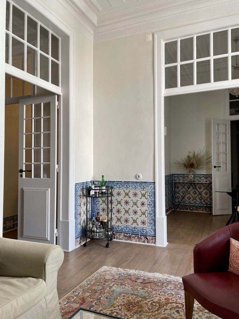 Microcimento's tweet photo. A conjugação do passado com um toque de atualidade. Parede com revestimento em @Microcimento de cor Off White.
#4udecor #microcimento #revestimento #acabamento #materiaisdeconstrucao #designdeinteriores #arquiteturadeinteriores #obras #construcao https://t.co/UtXwgW5vOY