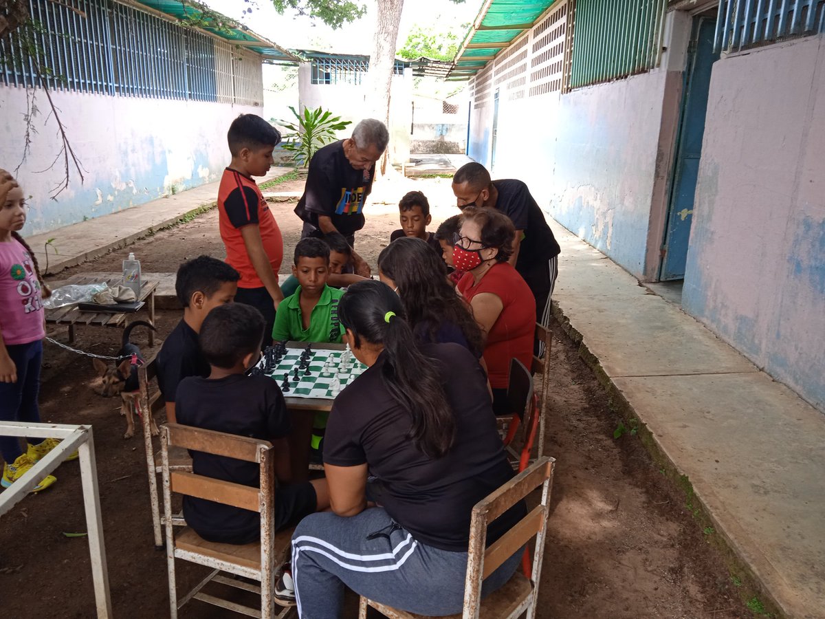 cbitjesusmleon's tweet photo. #11Ago En #Tinaquillo #Cojedes 🖥️ Tutor @cbitjesusmleon presente participando en las actividades recreativas en el Plan #EscuelasAbiertas2022
en la @EBJesusMLeon

 #SomosFundabit  #VenezuelaEnDesarrollo 

@NicolasMaduro @_LaAvanzadora @leivi24 @Fundabit_ @MPPEDUCACION https://t.co/UmVpdtgN6Z
