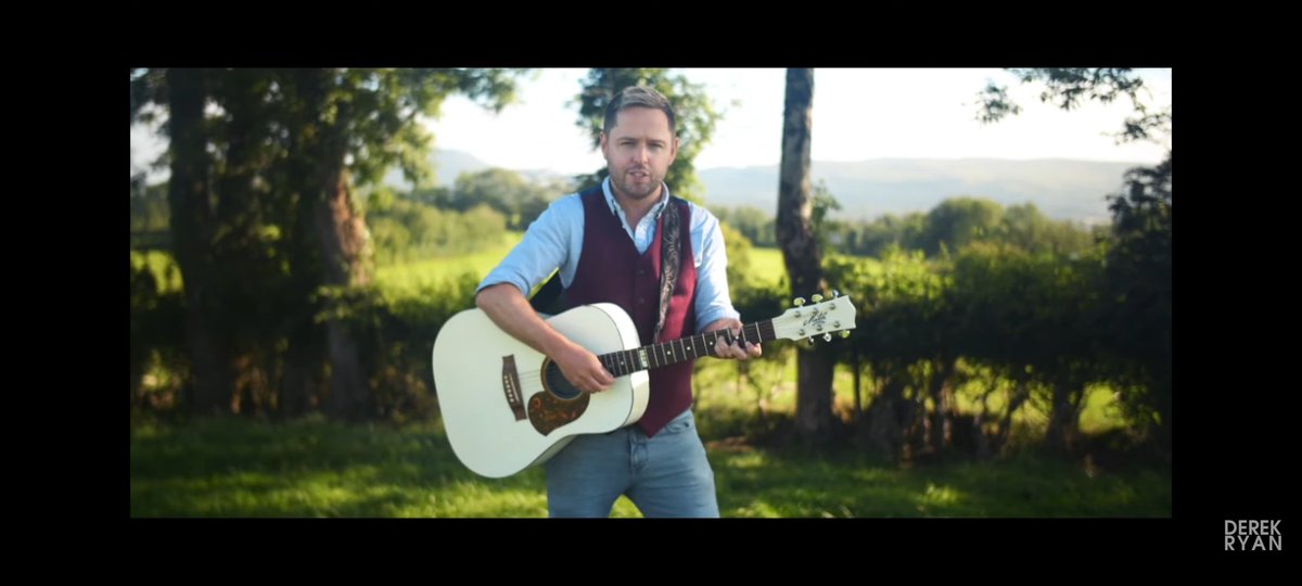 Well want a fantastic song #thecowsonthehill by <a href="/derekryanmusic/">Derek Ryan</a> want can I say just amazing song we ❤️ it hear. On a little family break and I have a lovely feeling we may see you tonight lol well yes can not wait @GleneagleHotel family time with best music <a href="/SueGeorgieb/">sue Jones</a> 🥰❤️🎶🎸