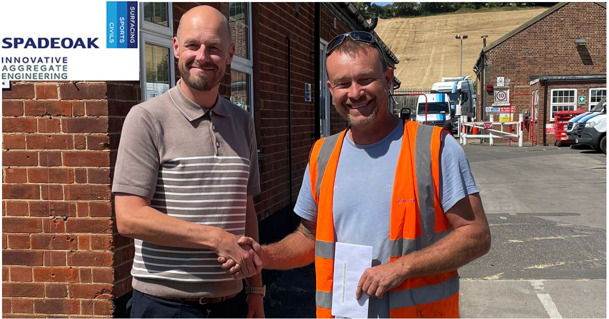 Spadeoak's tweet image. Our Managing Director Simon Wycherley awarding Richard Bernhard a voucher for great safety interaction after he intervened when he saw an independent contractor using a disc cutter and dry cutting with no dust suppression.

#HSE #Safety #dust #spadeoak #recognition #intervene