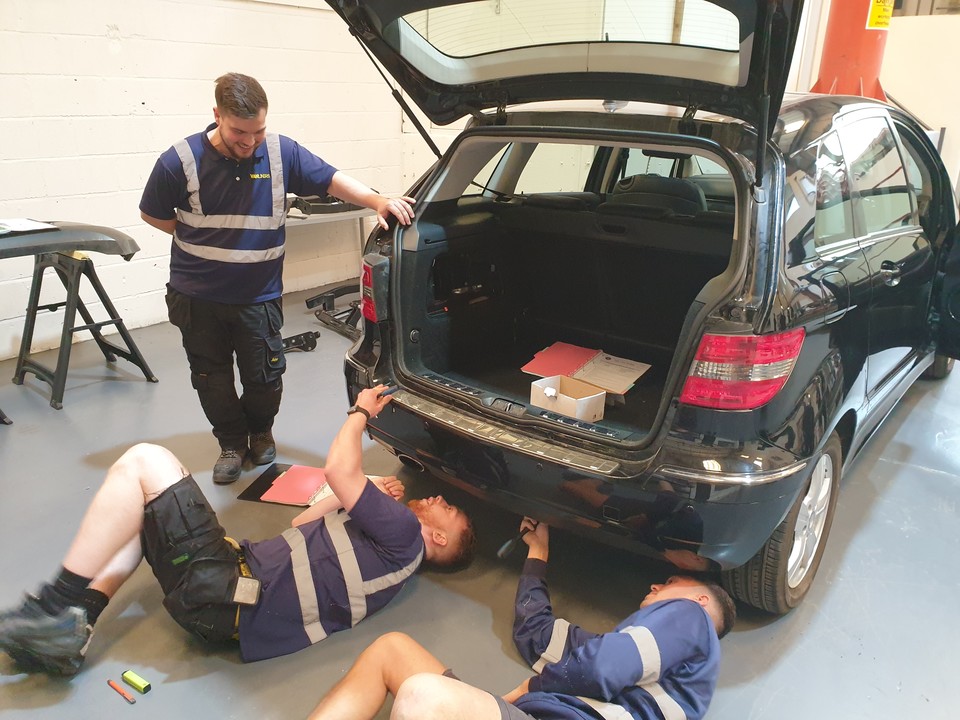 TowingSolutions's tweet image. Towbar Technician 3 day course - Day 2
#Vanliners are here attending the course, following #TowTrustTowbars fitting instructions to remove the rear bumper and fit the towbar. 
#towingsolutions #trainingcourse #towbarfitter #towbartechnician #towbarfitting
