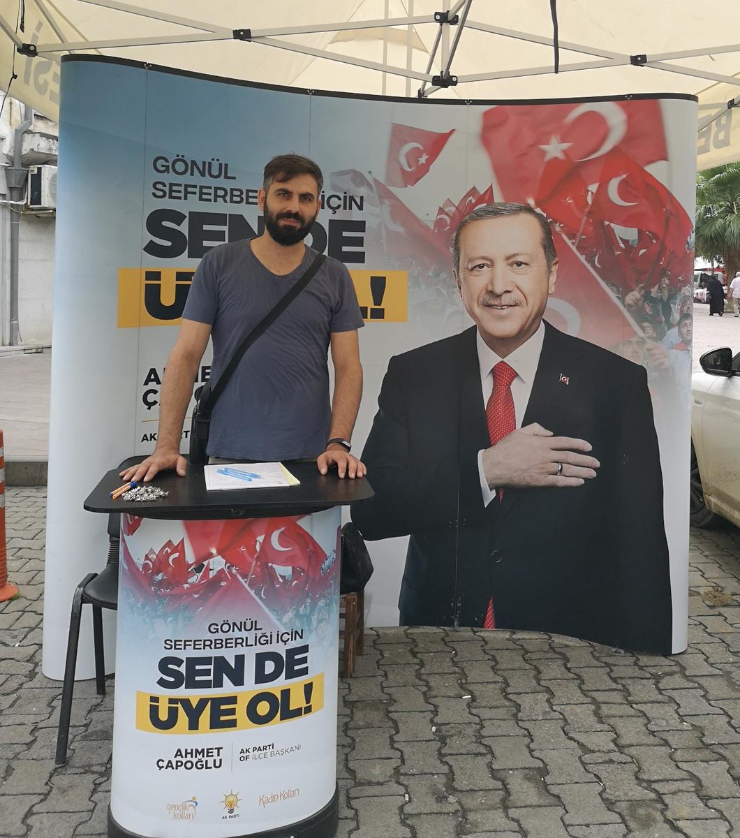 akofgenclik's tweet photo. Bugün üye standımızda Gençlik Kolları Başkanımız @resullcan siz genç kardeşlerimizi bekliyor. @akofgenclik olarak üye çalışmalarımıza devam ediyoruz. Durmak yok yola devam 🇹🇷 https://t.co/t62w4AMQjR